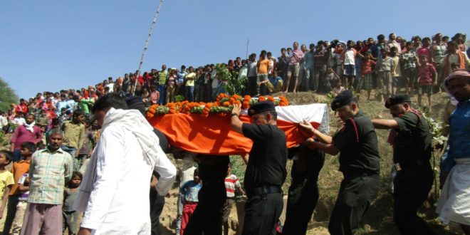 वाजपेयी की अंतिम यात्रा में जनसैलाब उमड़ा
